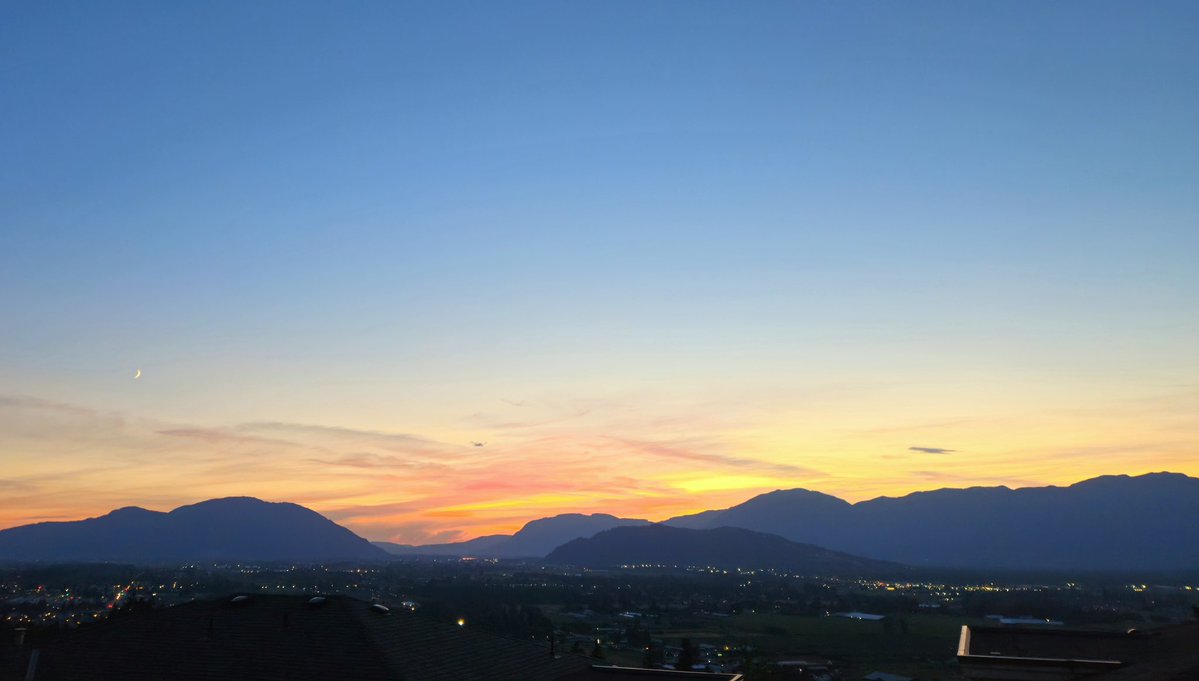 smitty_mark's tweet image. Pastel sunset, #Chilliwack.

That&apos;s it, that&apos;s all. 

G&apos;night, everyone! 😏