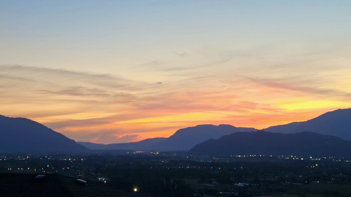 smitty_mark's tweet image. Pastel sunset, #Chilliwack.

That&apos;s it, that&apos;s all. 

G&apos;night, everyone! 😏