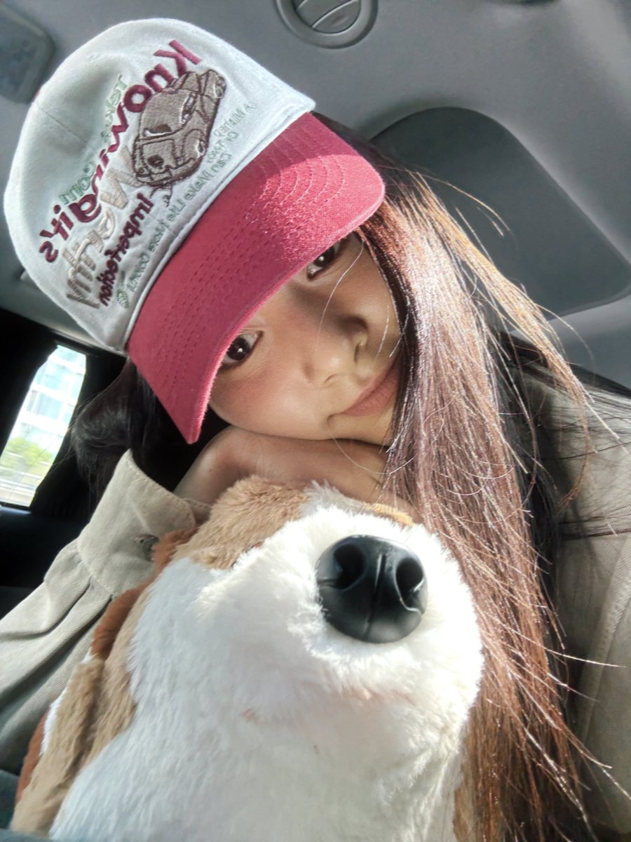 jichaetzu's tweet photo. MORE CUTE PICS OF TZUYU AND THE DOG BAG 🥹💙 https://t.co/nmp6UYKrl3