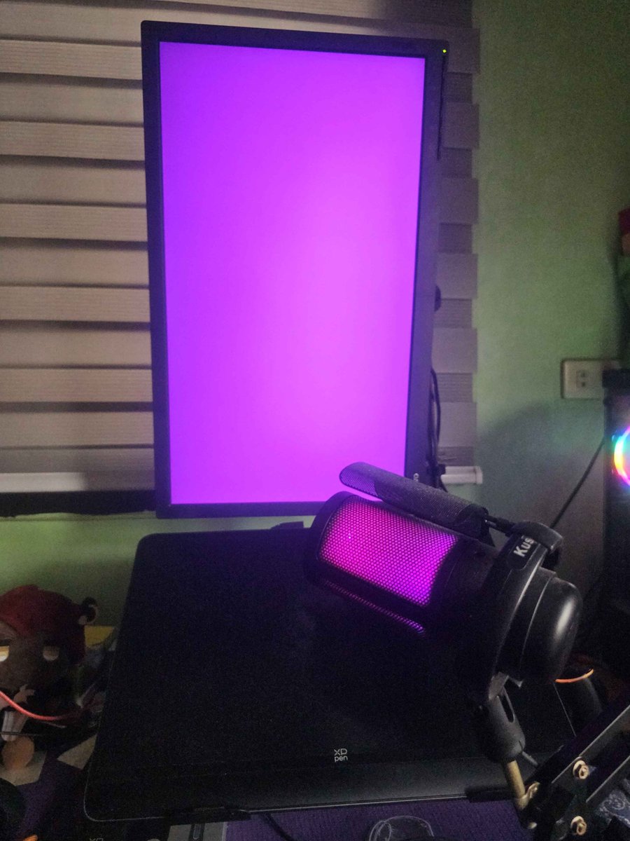 monnommoin's tweet image. my pc started crashing then this happened