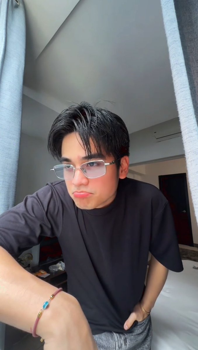 theelliegurl's tweet image. may new upload ang pogi

vt.tiktok.com/ZSS2uG1Xp/