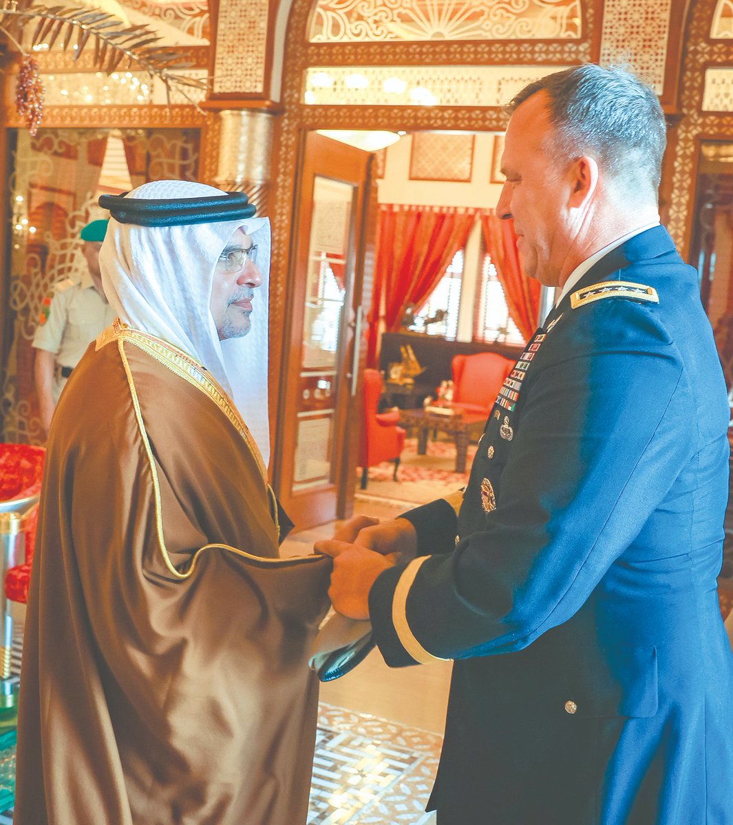 GDNonline's tweet image. His Majesty King Hamad, the Supreme Commander of the Armed Forces, yesterday received Commander of the United States Central Command General Michael Kurilla at Safriya Palace, accompanied by his delegation, who is on a visit to the kingdom.

His Royal Highness Prince Salman bin…