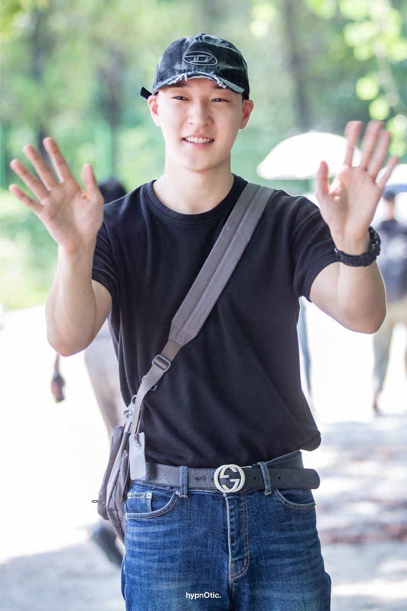 250728
#준지 #junji #김준형
#OnlyOneOf #온리원오브