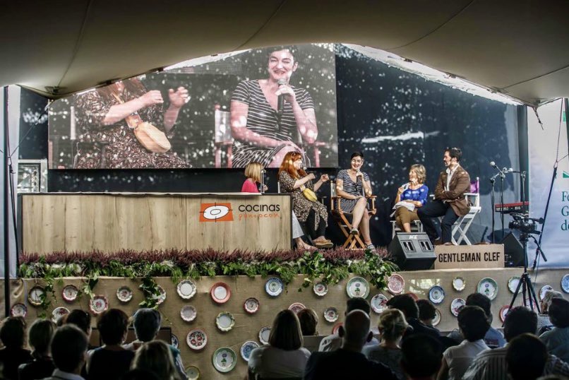 MAMA Festival Gastronómico
Vuelve este verano los días 1, 2 y 3 de agosto en Ezcaray (La Rioja) Organizado por la familia del Hotel Echaurren Relais &amp; Châteaux y Euro-Toques España. Homenaje a las madres y su legado culinario. <a href="/Chiflabailes/">Francis Paniego</a>   gastroactitud.com/pista/mama-fes…