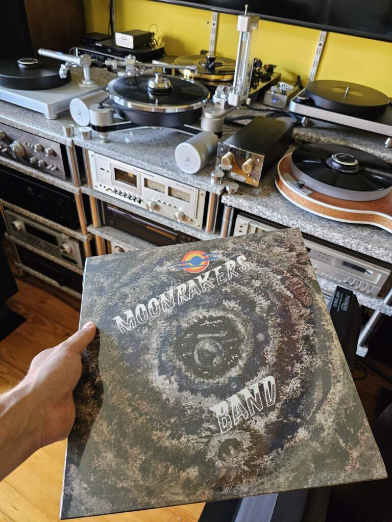 PsychedelicMag's tweet image. Hailing from Nigeria’s golden era of groove, this 1974 lost gem by Moonrakers Band (out via Afrodelic) is a time capsule steeped in the raw funk, fuzzed-out guitars, and soul that defined the sound of 1970s Nigeria.