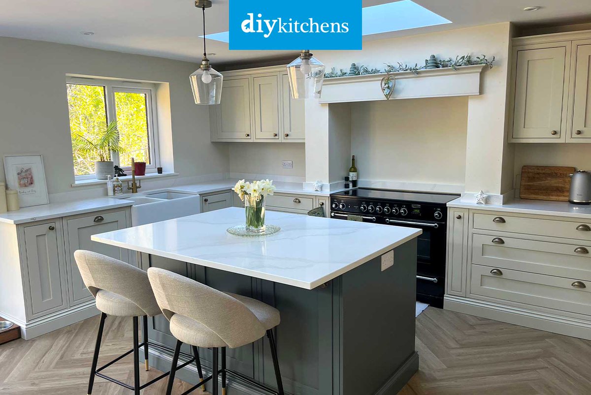 DIY_Kitchens's tweet photo. 🌟 Gaby from Kent shows us her completed Innova Helmsley Mussel &amp; Bespoke Painted Inframe #kitchen, supplied by DIY Kitchens (Ref:4094) - https://t.co/lMhkfaX2cQ

Visit https://t.co/mDGIyY2X5f to see how much you could save on your dream kitchen! 

#helmsley #inframekitchens https://t.co/sXwpq52ovO