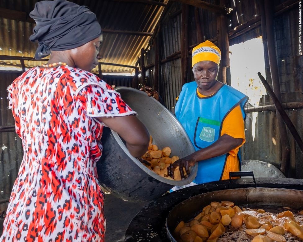 GPforEducation's tweet image. School meals fuel quality education, improve children’s health, boost local economies and build climate resilience.

🤝 Supported by @WFP_Africa and GPE, #Kenya is set to reach  10 million learners with daily school meals by 2030.

🔗 g.pe/395Z50WuAI3