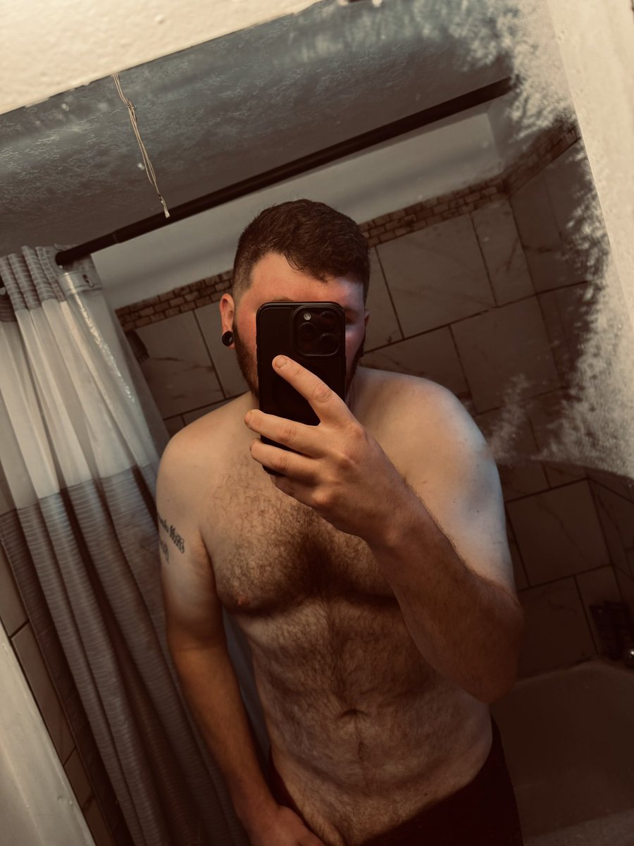 D_Jayyx's tweet photo. I’m liking the small change in my body as I work to improve it. https://t.co/nofA468Er2