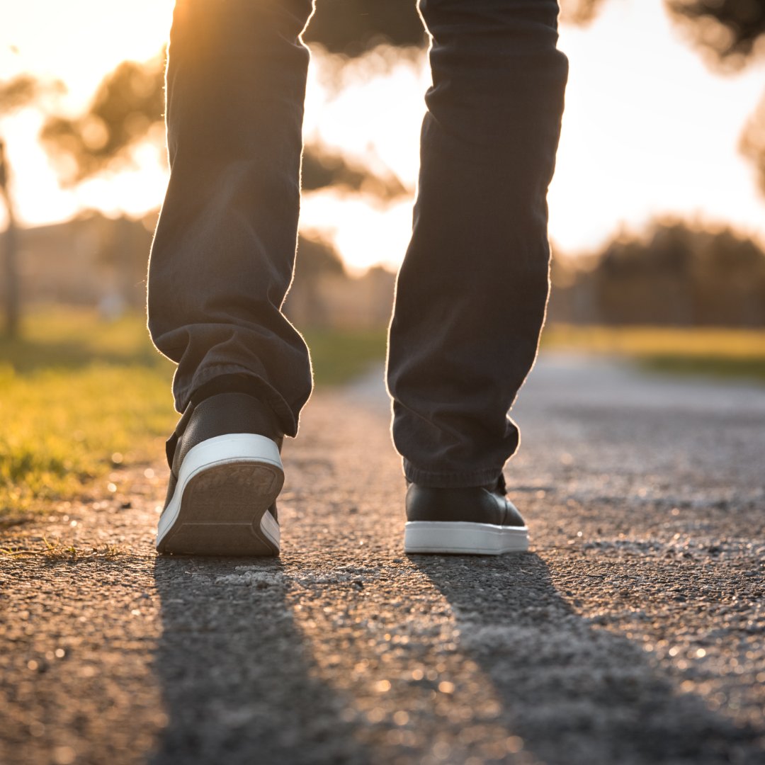 UQHealth's tweet image. A #UQ is study aiming to understand if men with pain when walking, walk different to others and if shoes influence their movement and pain.

The study is seeking participants: brnw.ch/21wUt4V 

#UQResearch #Volunteer