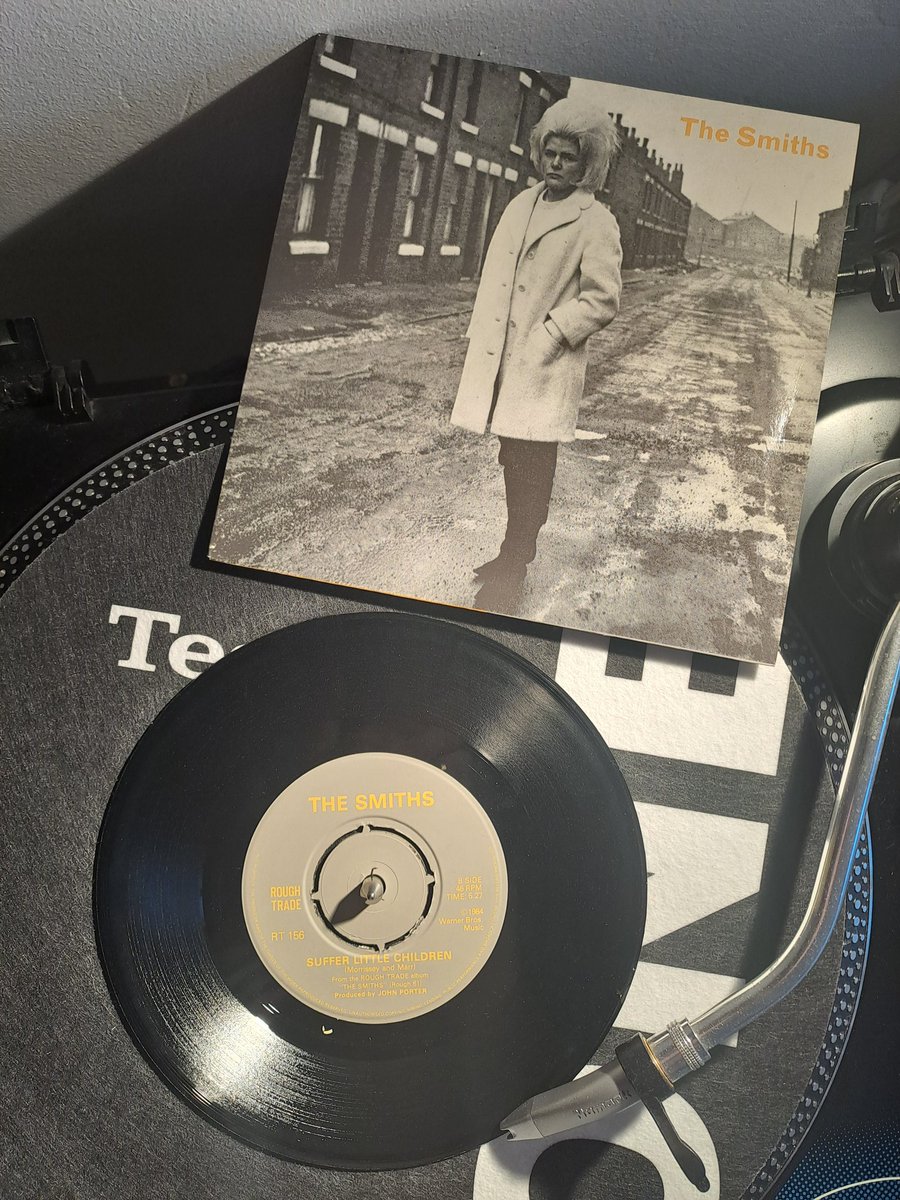 TheHouseof08's tweet image. #MorrisseyMonday Week 66
THE SMITHS - HEAVEN KNOWS I'M MISERABLE NOW
B-Side
SUFFER LITTLE CHILDREN
"Over the moor, take me to the moor
Dig a shallow grave
And I'll lay me down"
I remember this B-Side caused a media shitstorm.
#TheSmiths #Morrissey
