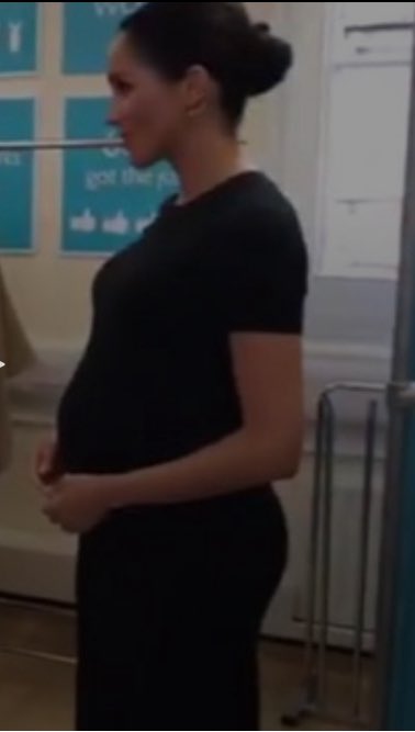 SeeingTheVeil2's tweet image. Twerchel was a guest editor for Vogue magazine in 2019. She began working on it in January 2019. She,also, paid a visit to SMARTWORKS in January 2019. Her ‘BUMP’ performed magic! It was a case of GOING! GOING! POOF! GONE! I’m aware a pregnancy belly can get larger the further…
