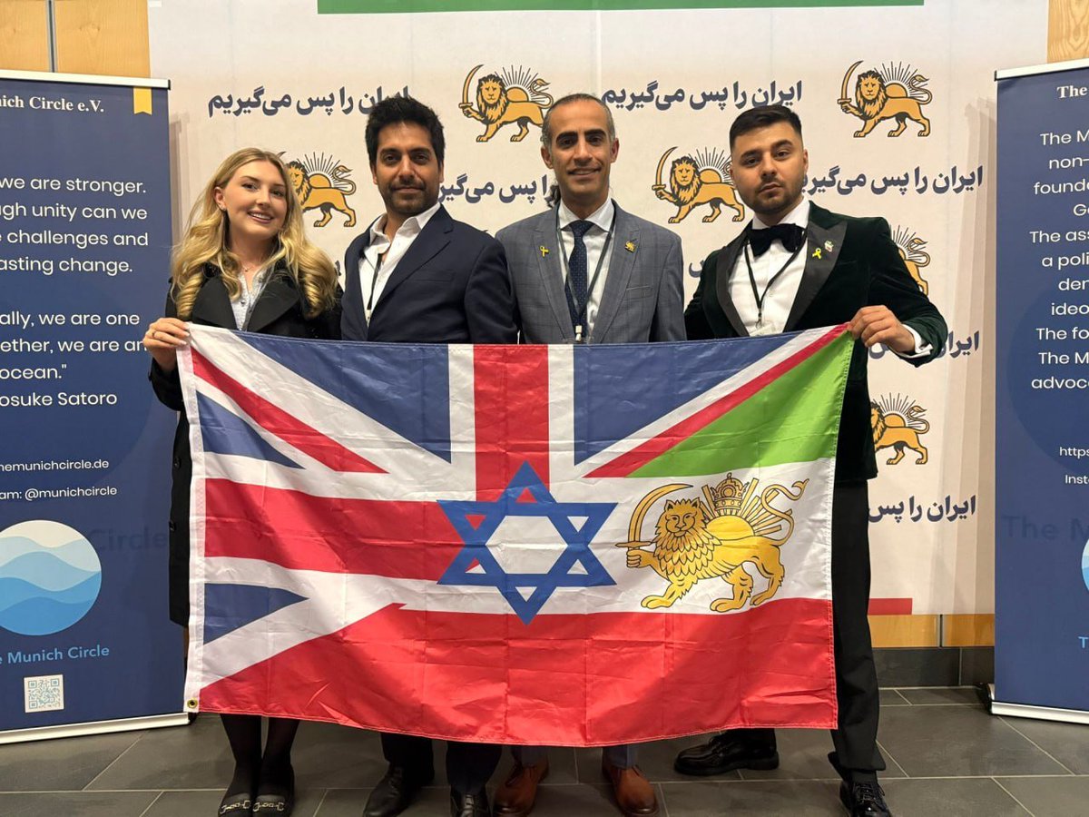 AvaAvishan's tweet image. وقتی پرچم ولی نعمت ها و اسپانسرهای سلسله پهلوی را مخلوط کنی مسلما نقش ایران در حد همون شیر پستاندار نفت ده میشود!
پدربزرگش مهره انگلیس و خودش مهره اسرائیل بسیار طرح پر مفهومیست! 🙂