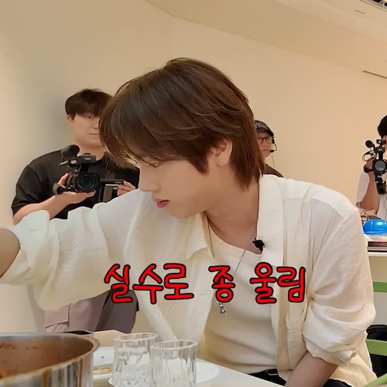 guineagain's tweet image. 실수로 종 울리고 웃는곻ㅎㅎㅎㅎ 말이 앙되잔아.. 너무귀옂게생겻잖아이건