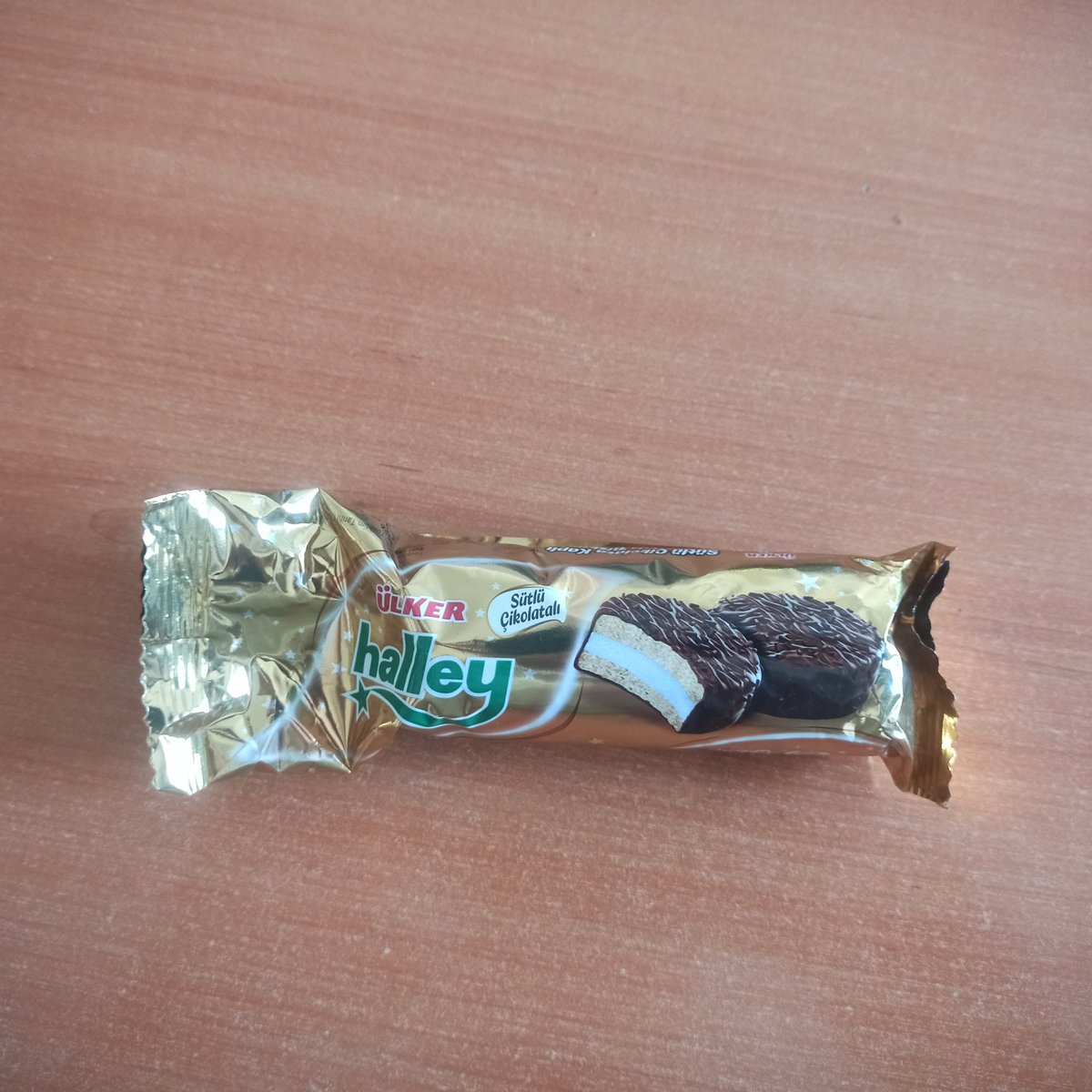Ülker Halley. Net:66 Gr. Fiyatı yükselmemiş dikkatimi çekti. Meğer içinden 2 tanesini eksiltmişler. Ambalaj aynı 😡 Yaptığınız hiç yakışmıyor <a href="/Ulker/">Ülker</a> <a href="/gidadedektifiTR/">Gıda Dedektifi</a>