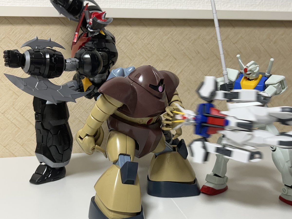 「ストラァイィィィィィクッッ！！！！！！」
#プラモ大喜利劇場