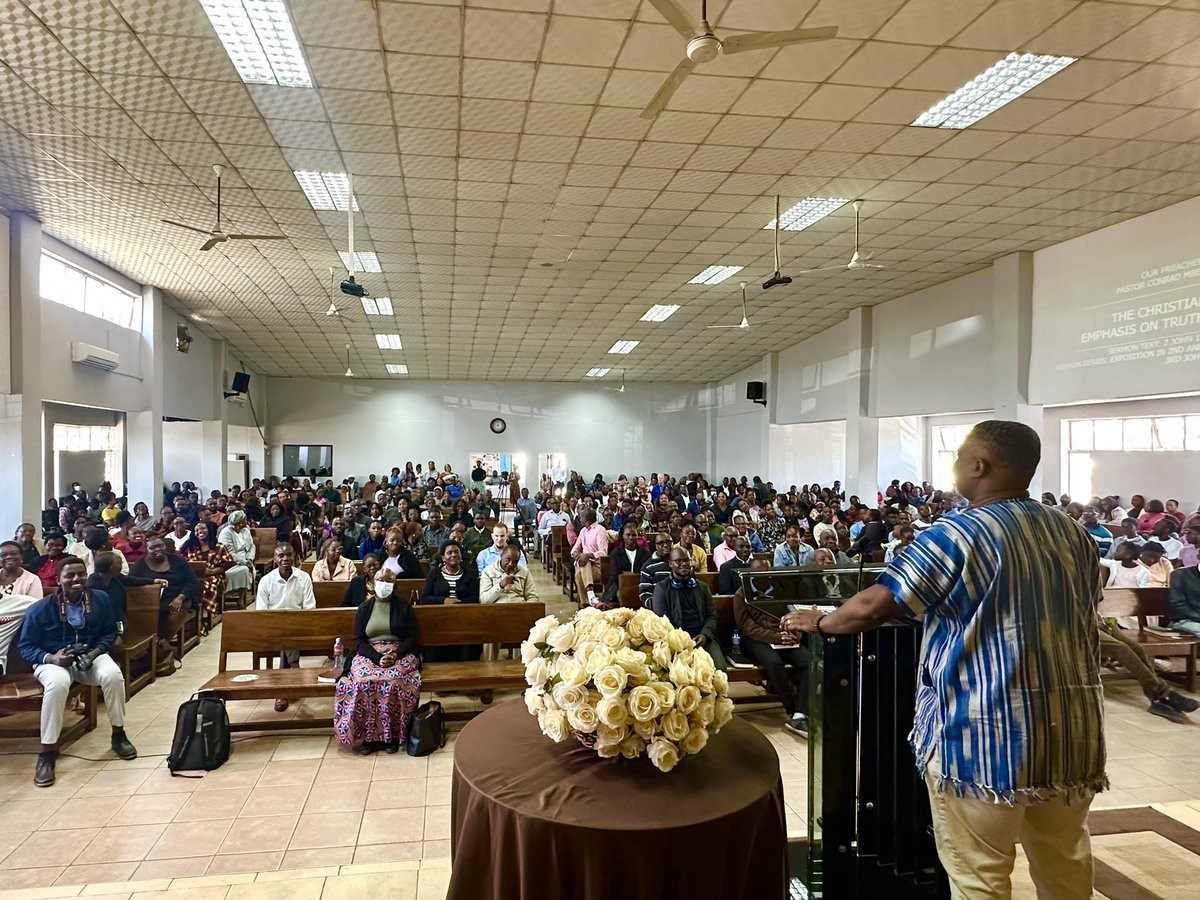 ConradMbewe's tweet image. Yesterday, Tim Byrd and his family said bye to Kabwata Baptist Church. They returned to the USA after serving among us for 7 years in reaching students for Christ. Our hearts first connected in 2013 at Cross Conference (with Byron and Thabiti) as we talked about ministry matters.