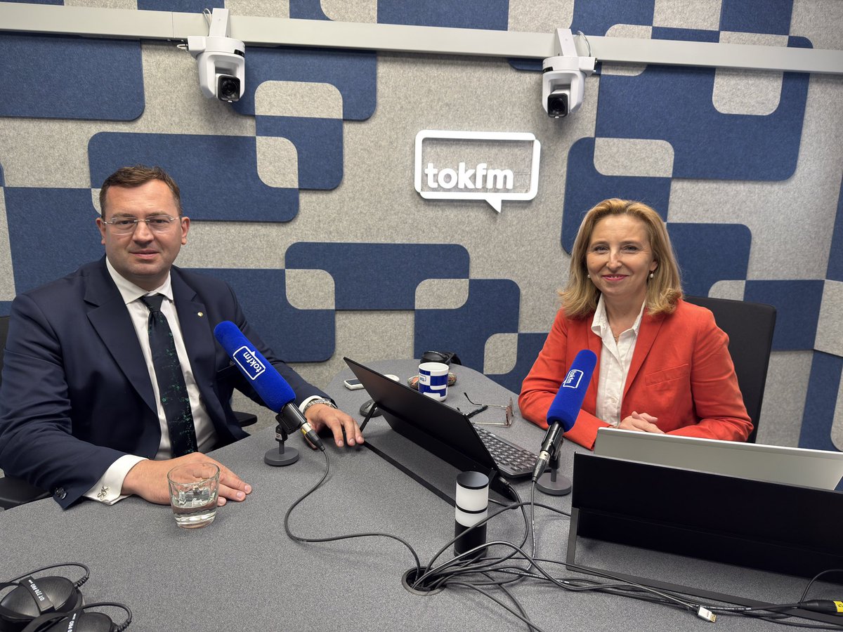 JakubZebrowski's tweet image. .@StefanKrajewski u @DWielowieyska: Zielonego Ładu nie da się wyrzucić do kosza. Jest wiele projektów w ramach Zielonego Ładu, które rolnicy realizowali już dużo wcześniej. Trzeba doprowadzić do eliminacji przepisów nie do spełnienia.
@nowePSL @MRiRW_GOV_PL
📻 @Radio_TOK_FM