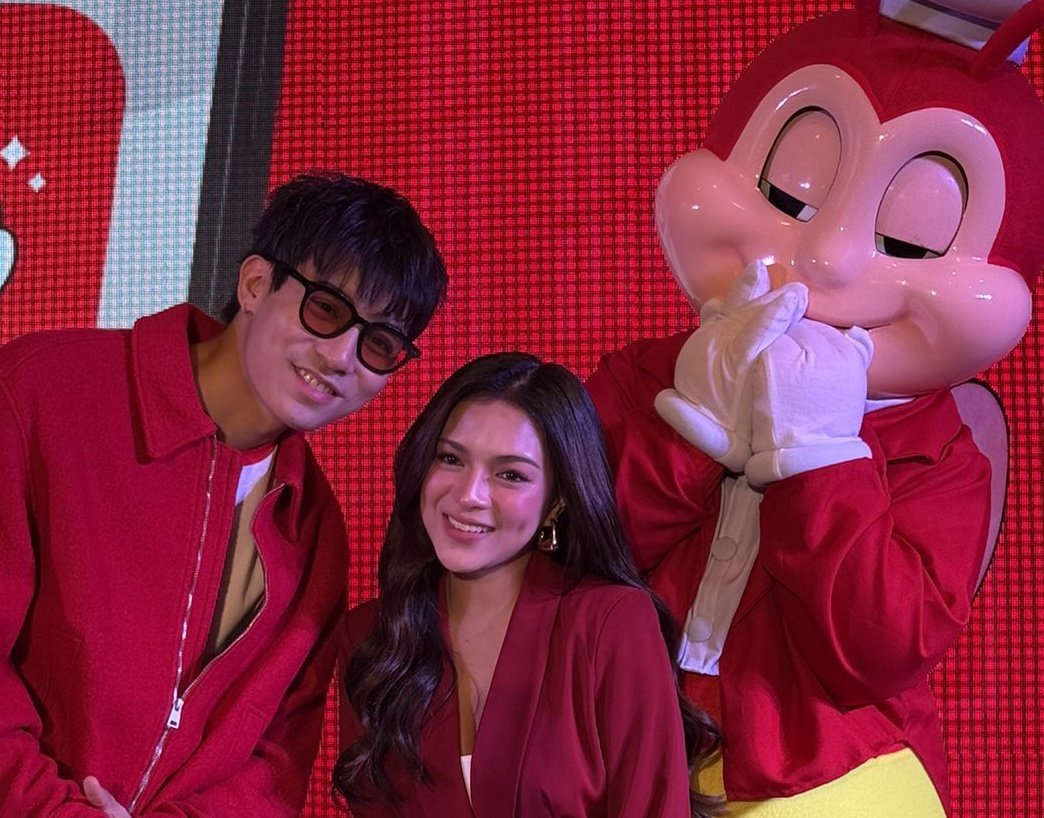 mainlymiks's tweet image. who's gonna tell pbb mika and brent na slowly theyre both achieving their dreams na mina-manifest lang nila sa bnk before ?? :( hay theyve come soo far deserve lahat lahaaat
JOY DELIVERED WITH MIKBRENT
#MikBrentforJollibee | #JollibeeApp