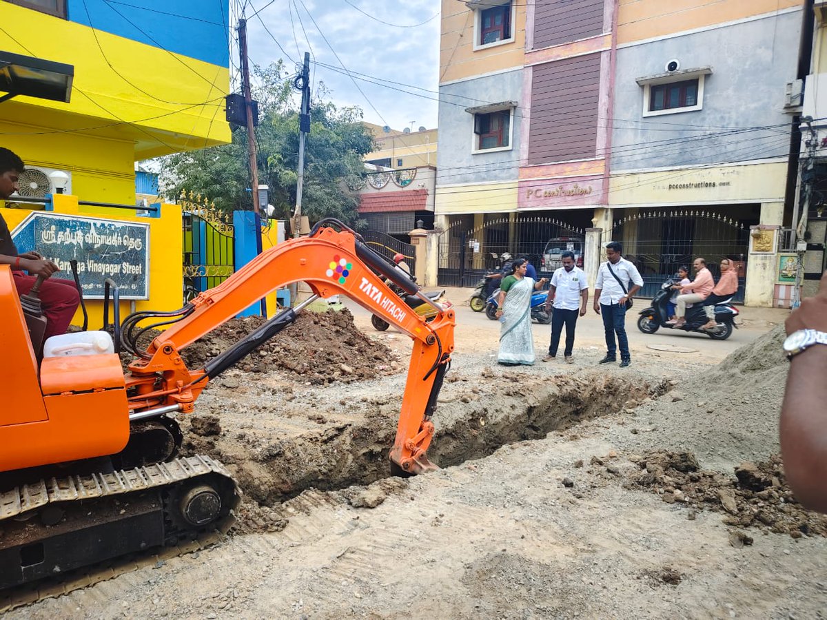 DMK_Chennai's tweet image. சென்னை மாநகராட்சி 66வது வார்டு மாமன்ற உறுப்பினர் திருமதி.யோகபிரியாதனசேகர் அவர்கள், ஸ்ரீ கற்பக விநாயகர் கோயில் தெரு, ஓடைப்பகுதி ஸ்ரீநகர் காலனி, பால் வர்கீஸ் தெரு, திருப்பதி நகர், வெற்றி நகர், பாலாஜி நகர, போன்ற பல தெருக்களில் கள ஆய்வு பணிகளை செய்து மேற்கொண்டனர்.
#DMKChennai
