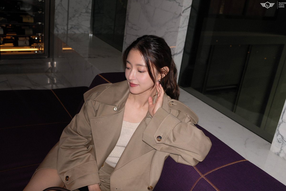 Sy230G's tweet image. 이세영 분위기 봐 o&amp;lt;&amp;lt;