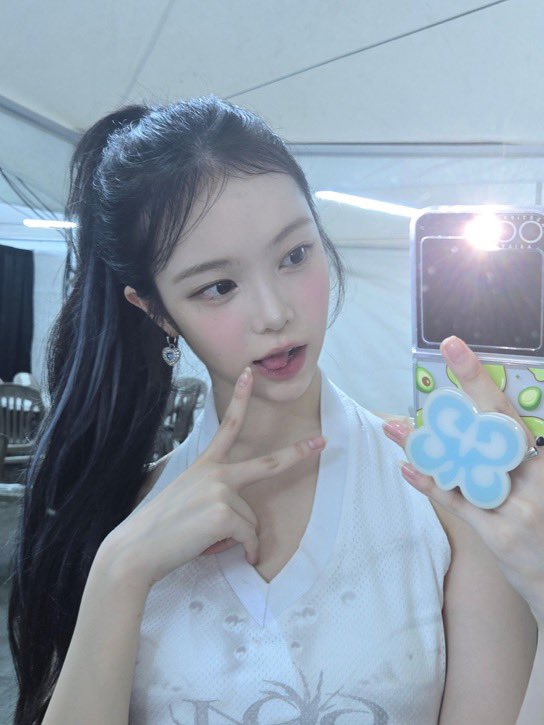 ggpopbase's tweet image. Hearts2Heart’s IAN looks adorable in new photos via Weverse. 

#GGBase_Hearts2Hearts #Hearts2Hearts #IAN