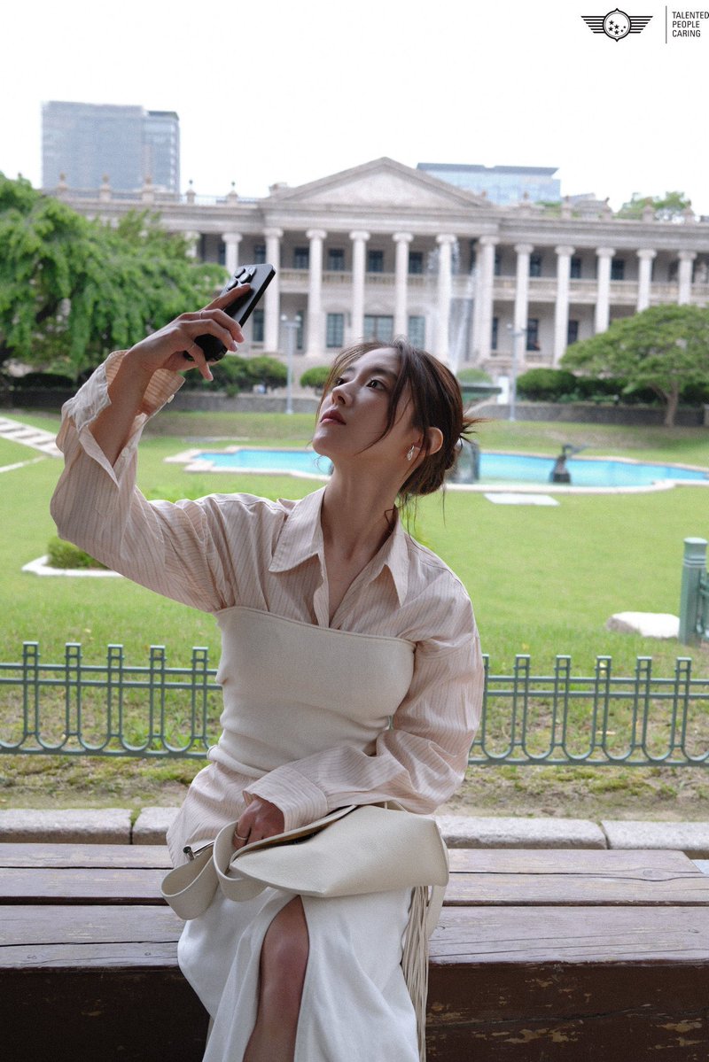 Sy230G's tweet image. 소속사발 비하인드 사진이 있다는게 진실로 놀라운데... 그냥 일상사진이 아니라 떡밥이었단말이야 ?