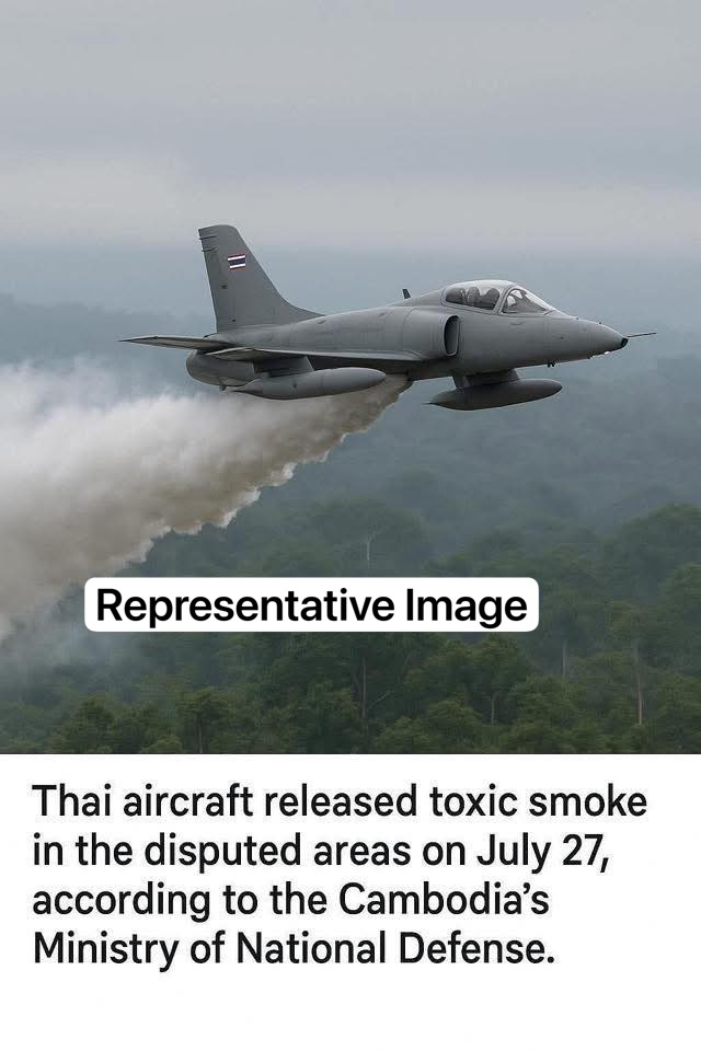 MaraBun's tweet photo. Thai soldiers are using toxic smoke (poison gas) against Cambodian soldiers. This breaks the rules of war. Using poison is a war crime under international law. We, the people of Cambodia, strongly condemn this terrible action.
#JusticeForCambodia https://t.co/b7IwZ5rd9C