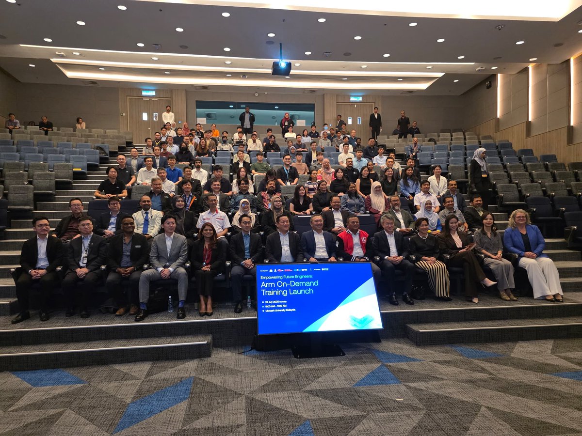 Arm is joining forces with the Selangor State Government to train the next generation of chip engineers!

This collaboration signing was witnessed by Selangor Menteri Besar YAB Dato’ Seri <a href="/AmirudinShari/">Amirudin Shari</a> and Deputy MITI Minister YB <a href="/LiewChinTong/">Liew Chin Tong</a> 

#semiconductor