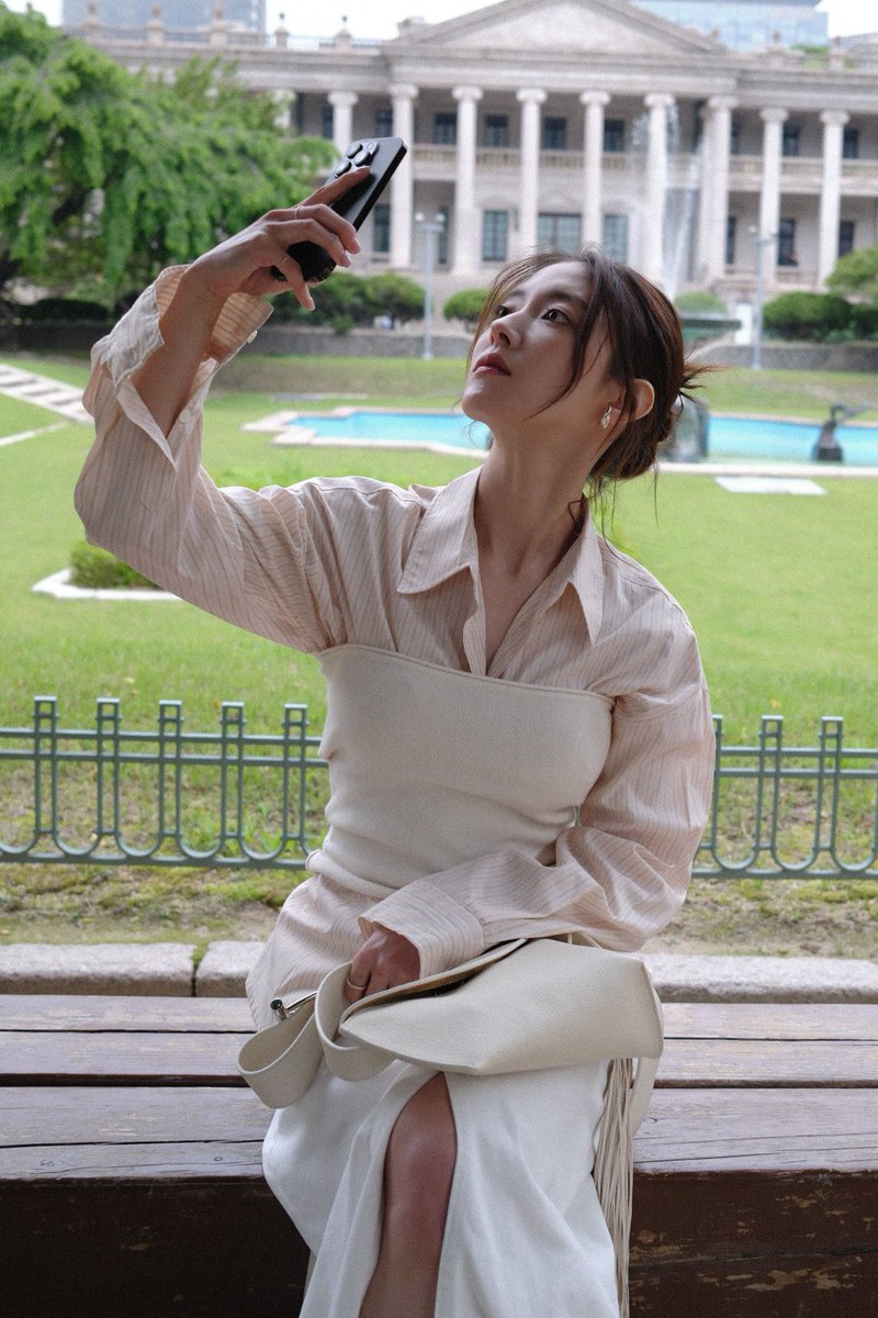 4everSeYoung's tweet photo. More pictures! 🤍💛
#LeeSeyoung #이세영 #イセヨン #李世荣 #PRAINTPC #비하인드 https://t.co/8ccu47PFS2