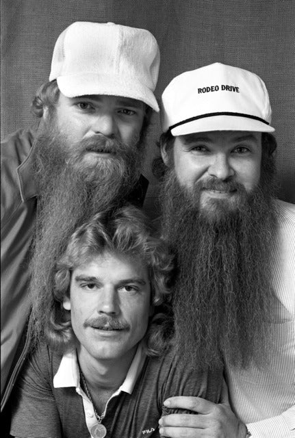 dvesean's tweet image. July 28 2021

Texas-born Dusty Hill, ZZ Top&apos;s One &amp;amp; Only Bass Player Since 1969,

Dusty Hill d. at 72.

Dusty was the shorter of the 2 ZZ guys  w/the long beards.

&quot;I said Lord take me downtown,
I&apos;m just lookin&apos; for some Tush.&quot;

Dusty Hill sang lead on that ZZ Classic.
R&amp;amp;R HOF.