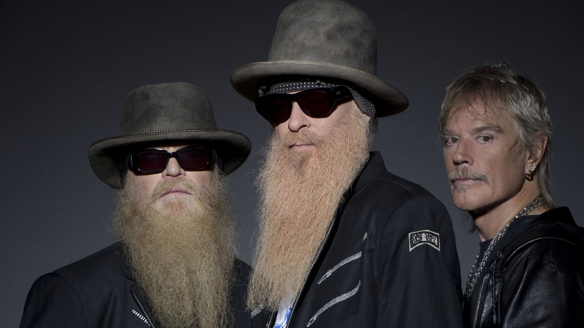 dvesean's tweet image. July 28 2021

Texas-born Dusty Hill, ZZ Top&apos;s One &amp;amp; Only Bass Player Since 1969,

Dusty Hill d. at 72.

Dusty was the shorter of the 2 ZZ guys  w/the long beards.

&quot;I said Lord take me downtown,
I&apos;m just lookin&apos; for some Tush.&quot;

Dusty Hill sang lead on that ZZ Classic.
R&amp;amp;R HOF.