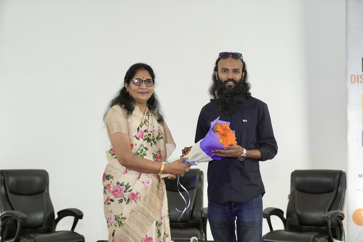 chalshr's tweet photo. Never doubt your value ❣️

Amazing Panel discussion on the Rise of skill based hiring moving beyond degrees alongside Kanchan &amp; Dr.Amit  @ Maharana Pratap Group of Institutions, #Kanpur

#MPGI #MaharanaPratapGroupOfInstitutions #UttarPradesh #FutureOfWork #Skill #Career #Life https://t.co/PRWVf1uCO7