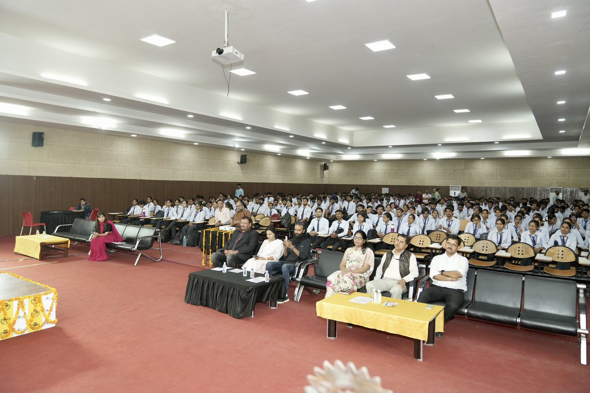 chalshr's tweet photo. Never doubt your value ❣️

Amazing Panel discussion on the Rise of skill based hiring moving beyond degrees alongside Kanchan &amp; Dr.Amit  @ Maharana Pratap Group of Institutions, #Kanpur

#MPGI #MaharanaPratapGroupOfInstitutions #UttarPradesh #FutureOfWork #Skill #Career #Life https://t.co/PRWVf1uCO7