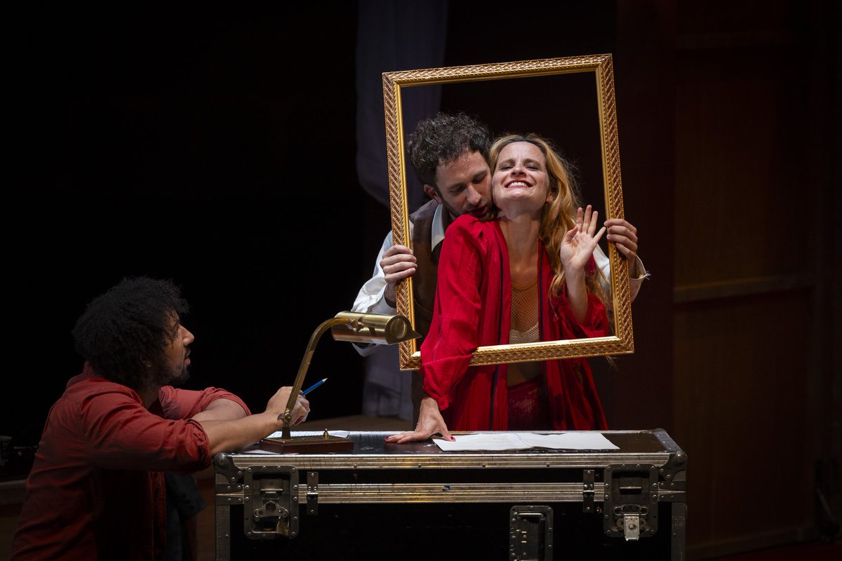 cultura_na's tweet photo. 🎭 Festival de Teatro de Olite / Erriberriko Antzerki Jaialdia

🔴 MIHURA, EL ÚLTIMO COMEDIÓGRAFO 

#TeatrOlite2025 @FundBaluarte  #navarra #nafarroakokultura #nafarroa #CulturaNavarra @Nave10Matadero @EntrecajasP https://t.co/rVfVG2TZE9