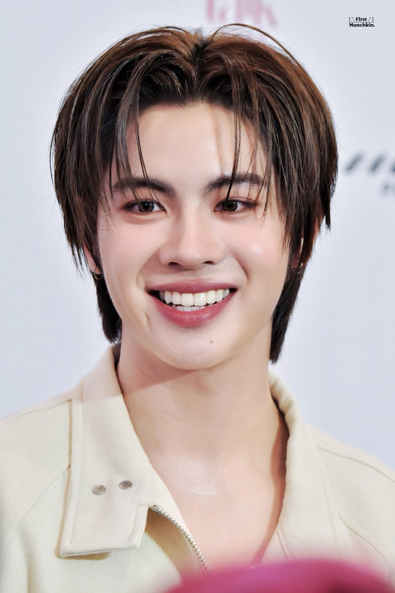 1stmunchk's tweet image. 📸 : 𝟮𝟳•𝟬𝟳•𝟮𝟱 | 𝘾𝙚𝙣𝙩𝙧𝙖𝙡 𝙒𝙤𝙧𝙡𝙙
🐰: #Firstone | @firstone_wnk 

• ตาแป๋ว ยิ้มสวย สเปค(มติมันท์) 🤭😍

☘︎ #praewtalk2025xTleFirstOne
☘︎ #1stMunchkSnap
