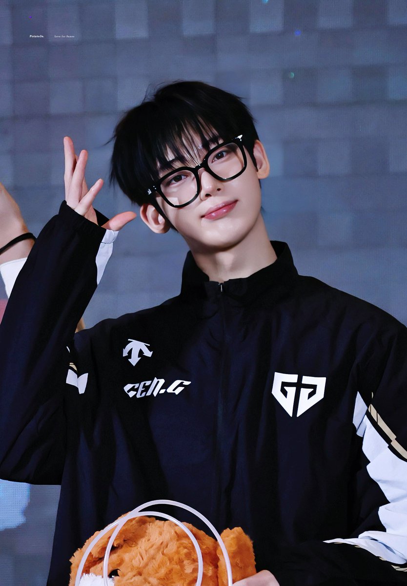 Potatovo_624's tweet image. HQ

250726

젠지.선우연결중…?  (장난ㅋ (ૢ˃ꌂ˂⁎)

#선우 #SUNOO #ソヌ #엔하이픈 
 #엔하이픈_선우 
 
@ENHYPEN_members