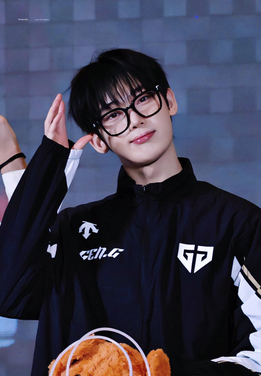 Potatovo_624's tweet image. HQ

250726

젠지.선우연결중…?  (장난ㅋ (ૢ˃ꌂ˂⁎)

#선우 #SUNOO #ソヌ #엔하이픈 
 #엔하이픈_선우 
 
@ENHYPEN_members