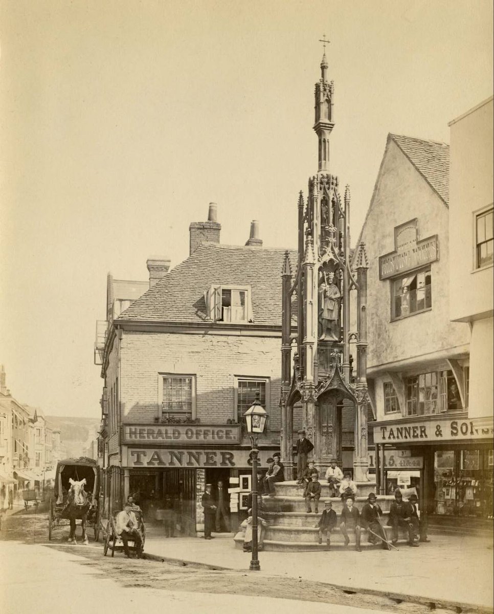 ExploringAlway's tweet image. 🇬🇧The Butter Cross monument in Winchester was built in early 15th century and was once used by locals to sell produce, including butter and cheese. 
In 1770, it was sold to a squire called Thomas Drummer. However, when he tried to remove the cross, residents organised a…