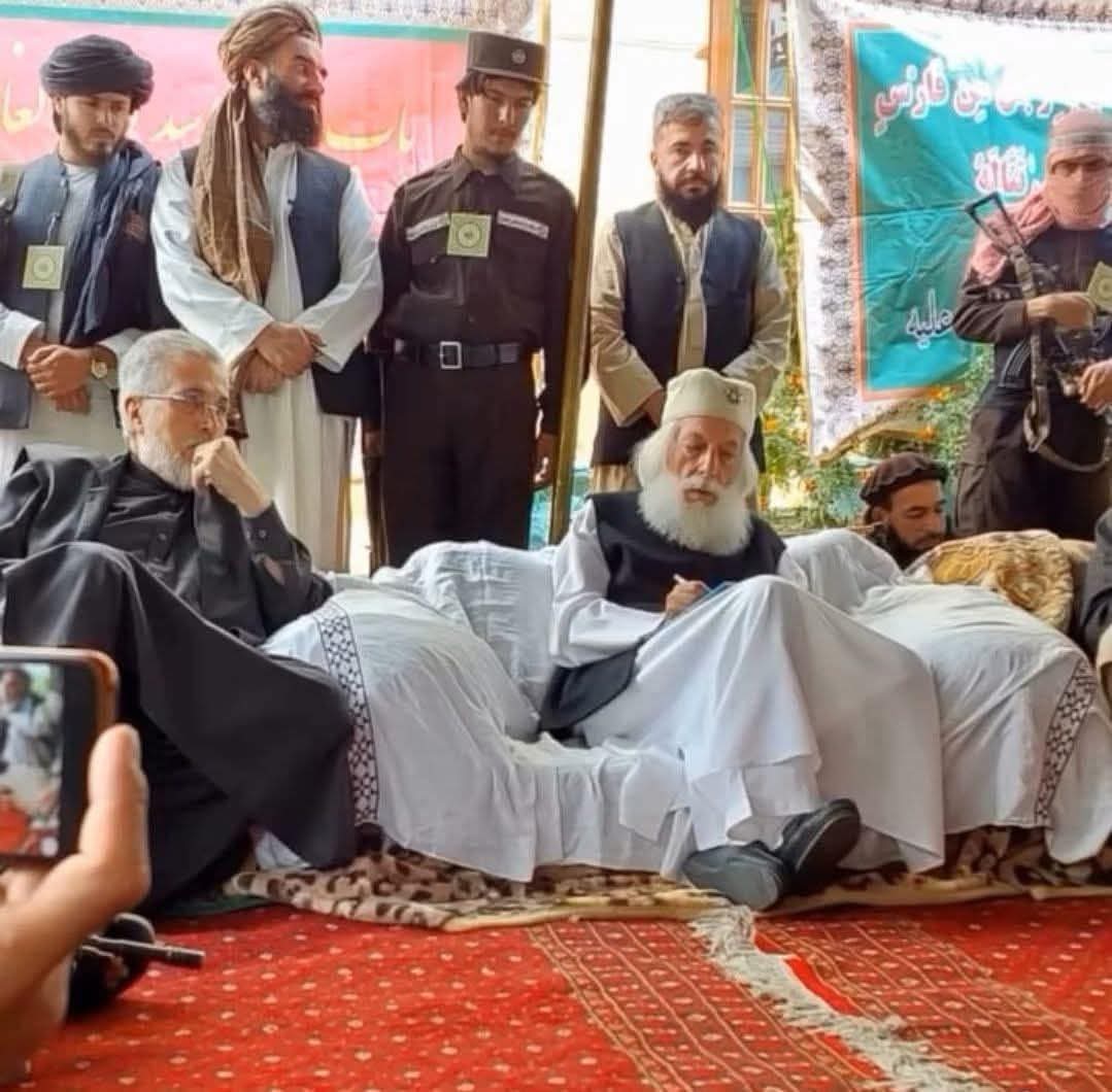 پېر خو راغلی دی یاران خورا بر چپک ورته ولاړدي چې هغه دعاء قنوت به یې هیزده کړی وي کنه