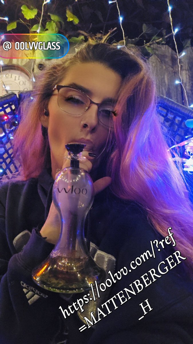 Poppin bacc in for a quickie b4 bed with Moricia. Maybe will pass in the night✌️😶‍🌫️💨