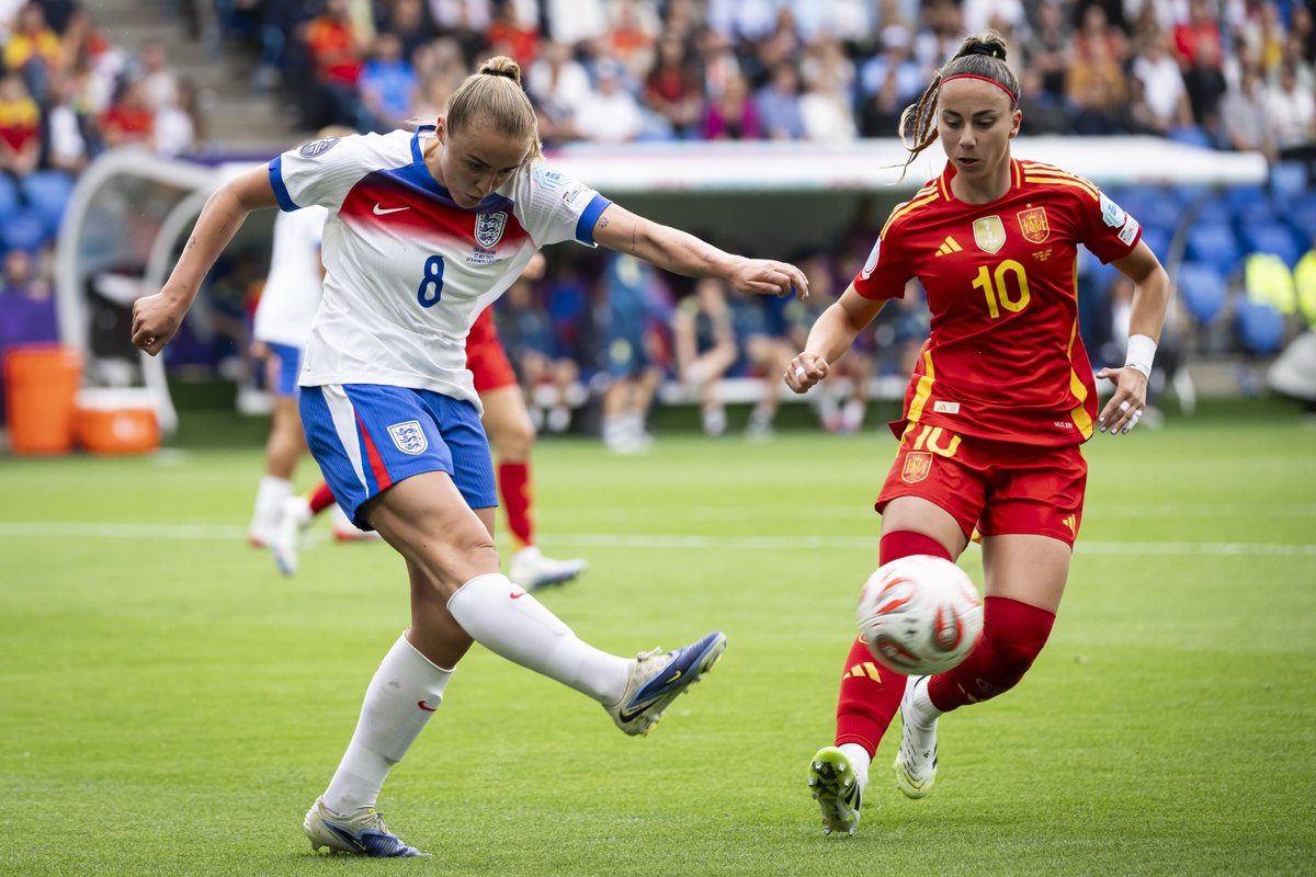 La #EurocopaRTVE ARRASA en audiencias en <a href="/rtve/">RTVE</a>: 

⚽️La final Inglaterra-España supera los 4,1 millones de espectadores (42,2%).
⚽️La prórroga sube al 52,4% y se acerca a los 5,3 millones.
⚽️Los penaltis se coronan con un 58% y superan los 6 millones de seguidores.