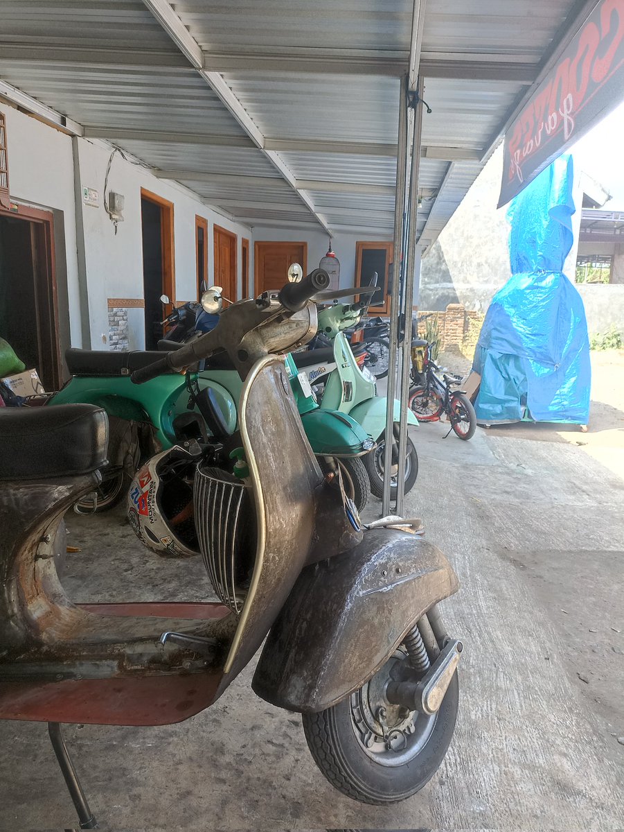 enzokhrauz's tweet photo. As Ayun/ kingpen Zabrina mawur_hancur! servis, skalian bersihin karburator yg kotor, diBengkel mas Kris. agak iyupan ademan dikit kita gas arah timur, sdh ditunggu Fandy di Madiun 😎🤟🛵💨💨💨 https://t.co/jvkqFIhv4O