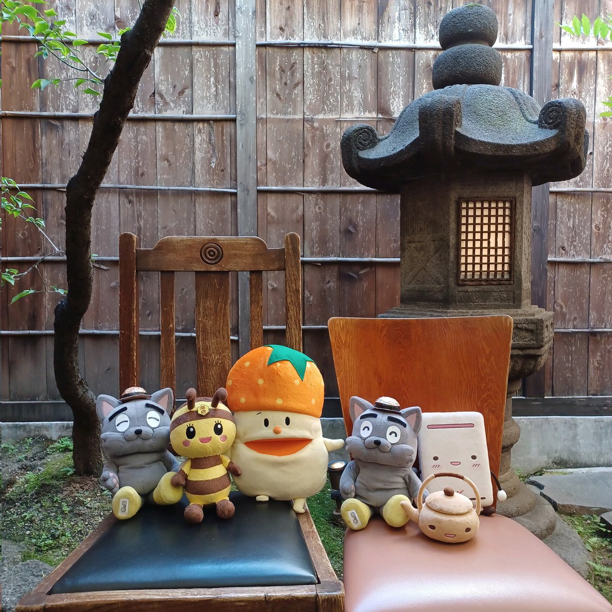 pier21_web's tweet image. 先日、船橋屋さんに皆でお邪魔しかき氷とくず餅を頂きました!🍧😋
船橋屋さんのかき氷は、くず餅乳酸菌入りでお腹に優しいと聞いていたのですが、ほんとに最後までもりもり元気に食べられて美味しかった&嬉しかったです🍧❣️
#ゆるっと企業キャラの集い #オレンヂくん #原宿みっころ #キュートーズ