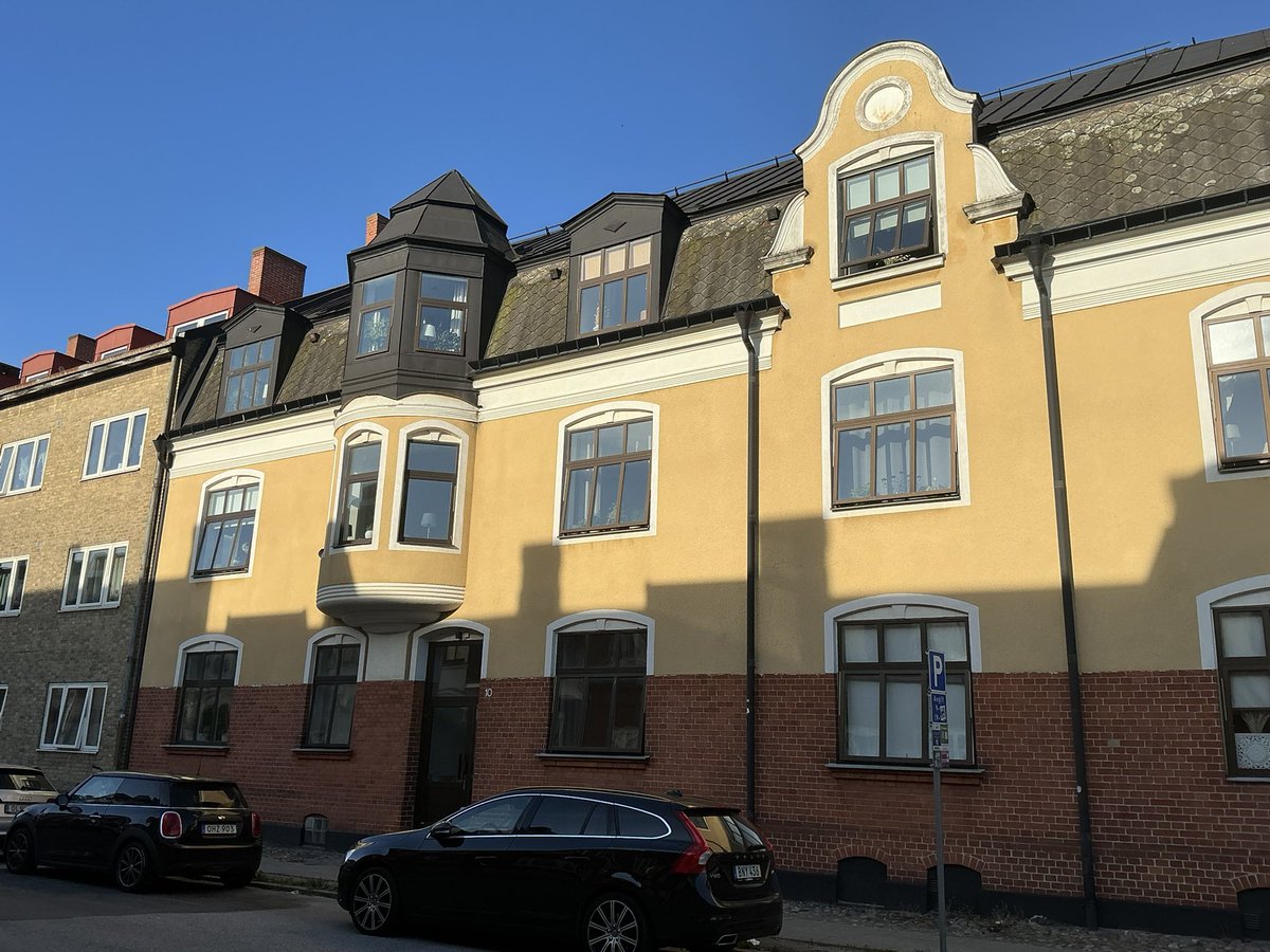 stadtwanderer_'s tweet image. #Sommerreise25
Auf der Spur von Kommissar Wallander. Bericht vom Morgenspaziergang in Südschwedens Ystad.
(Bild: fiktives Wohnhaus Wallanders in Henning Mankells Büchern)
stadtwanderer.net/?p=21984