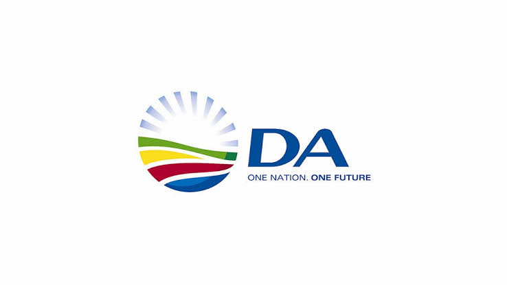 moreki_mo's tweet image. The choice is yours

You can complain about the challenges in South Africa, or you can Vote DA and solve them. 🇿🇦💙🥳