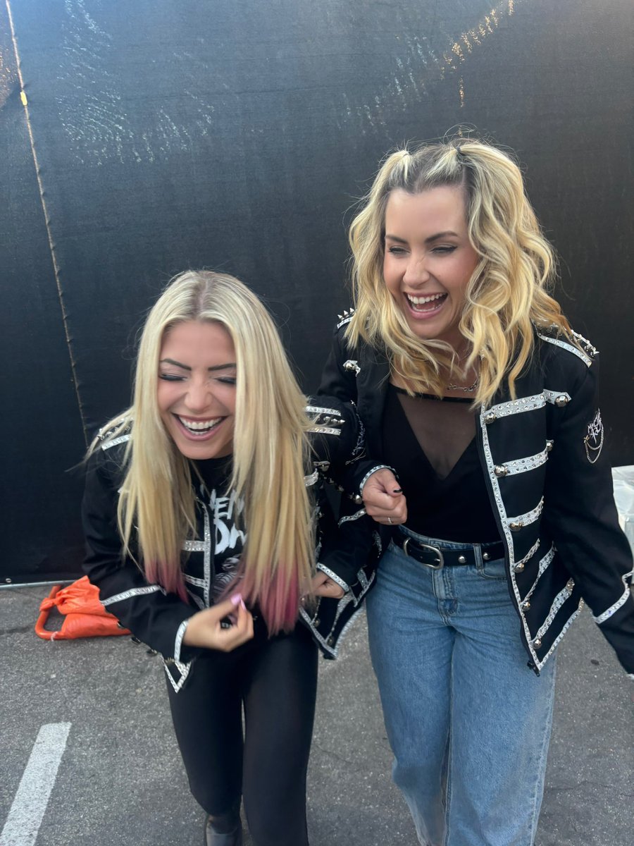 👯‍♀️ reunited 🖤