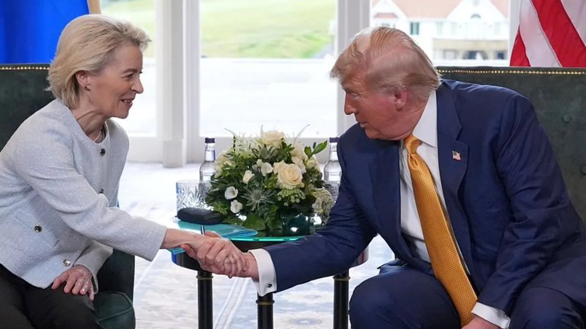 Philipp Schröder (@schroederphil) on Twitter photo Kniefall der EU vor Trump. US Waren 0 Zoll. EU 15%. Deutscher Stahl und deutsches Aluminium 50%. Gleichzeitig muss die EU 750 Milliarden an Gas aus den USA kaufen und 600 Milliarden in den USA investieren. Geisteskrank dies als Deal zu verkaufen, Europa kapituliert! Kniefall der EU vor Trump. US Waren 0 Zoll. EU 15%. Deutscher Stahl und deutsches Aluminium 50%. Gleichzeitig muss die EU 750 Milliarden an Gas aus den USA kaufen und 600 Milliarden in den USA investieren. Geisteskrank dies als Deal zu verkaufen, Europa kapituliert!