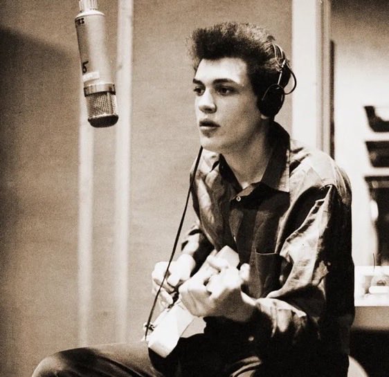 pillolerock's tweet image. il 28 Luglio 1943 nasceva
Michael Bernard “Mike” Bloomfield,
chitarrista statunitense,
considerato uno dei più importanti
esponenti blues revival e del blues rock,
dalla seconda metà degli anni ‘60.
Nel 1965, con il suo amico Al Kooper, partecipò al celeberrimo album di
Bob…