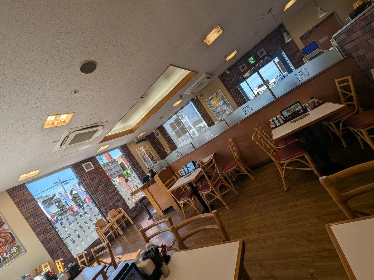 anitemp's tweet image. 今日はすき家を貸し切ってます。
