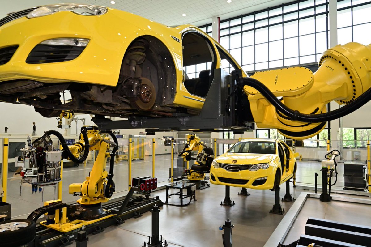 VoiceofPD's tweet image. Explore industrial robot manufacturing hub in Shanghai

Gucun town in #Shanghai&apos;s Baoshan district is a hub for #industrialrobot manufacturing and is home to the Shanghai Industrial Park of Robotics.

According to Zhang Ying, general manager of the Shanghai Industrial Park of…
